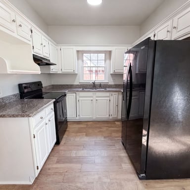 Property photo 2 of 1900 Stone Brook Ln