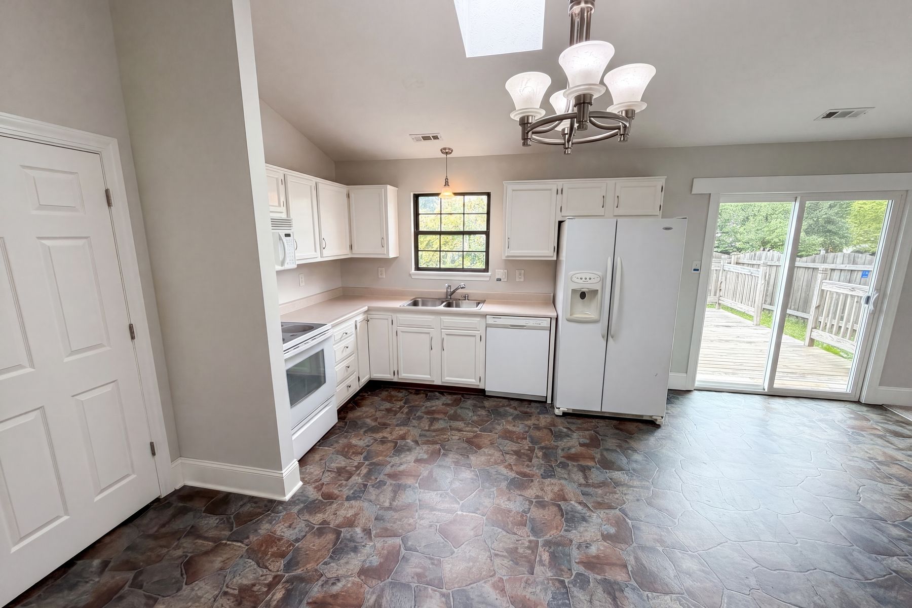 Photo 2 of 20 of 8058 Cherrybark Dr, Indianapolis, IN