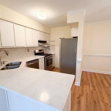 Property photo 2 of 320 Summerwalk Cir