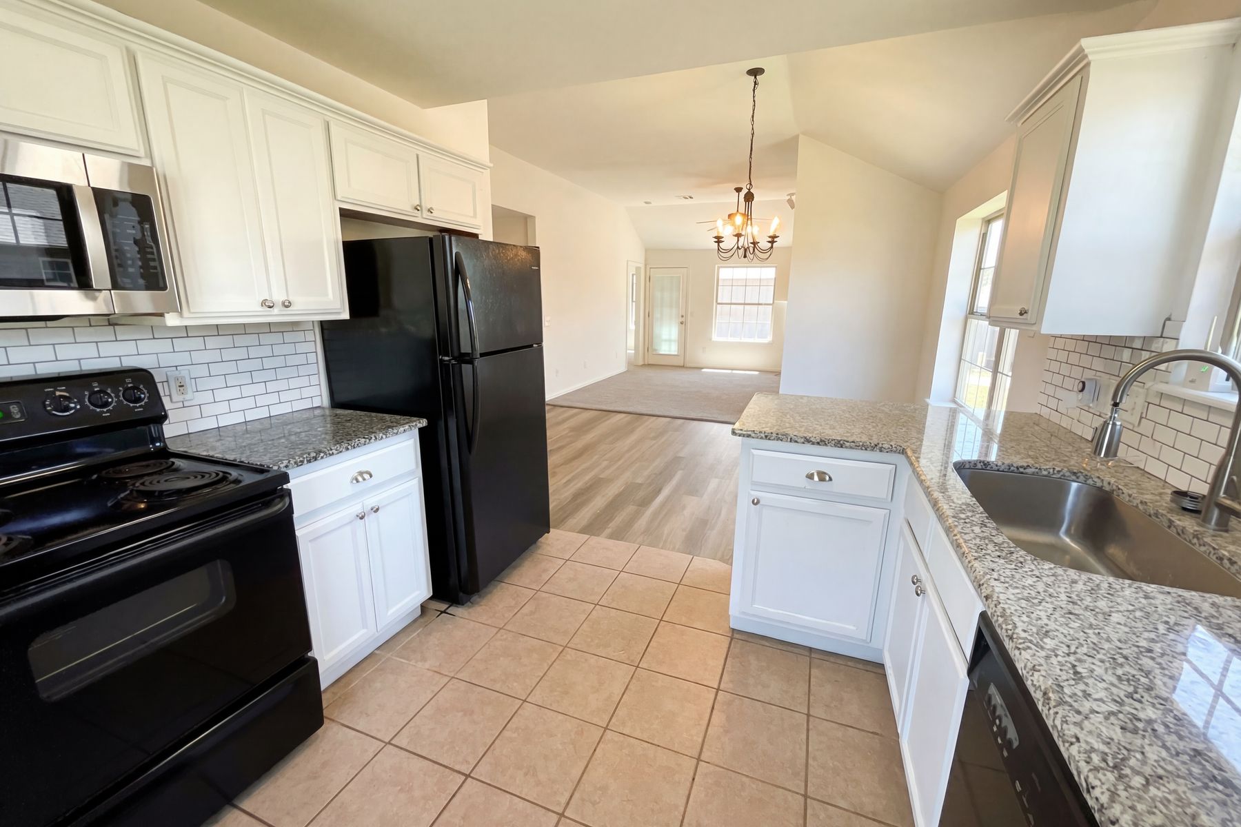 Photo 2 of 18 of 504 Woodbriar, Noble, OK
