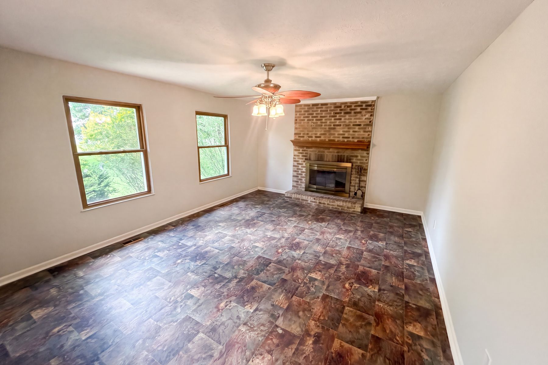 Property photo 3 of 7744 Oakshot Ln