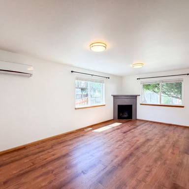 Property photo 3 of 3344 Oakcrest Dr