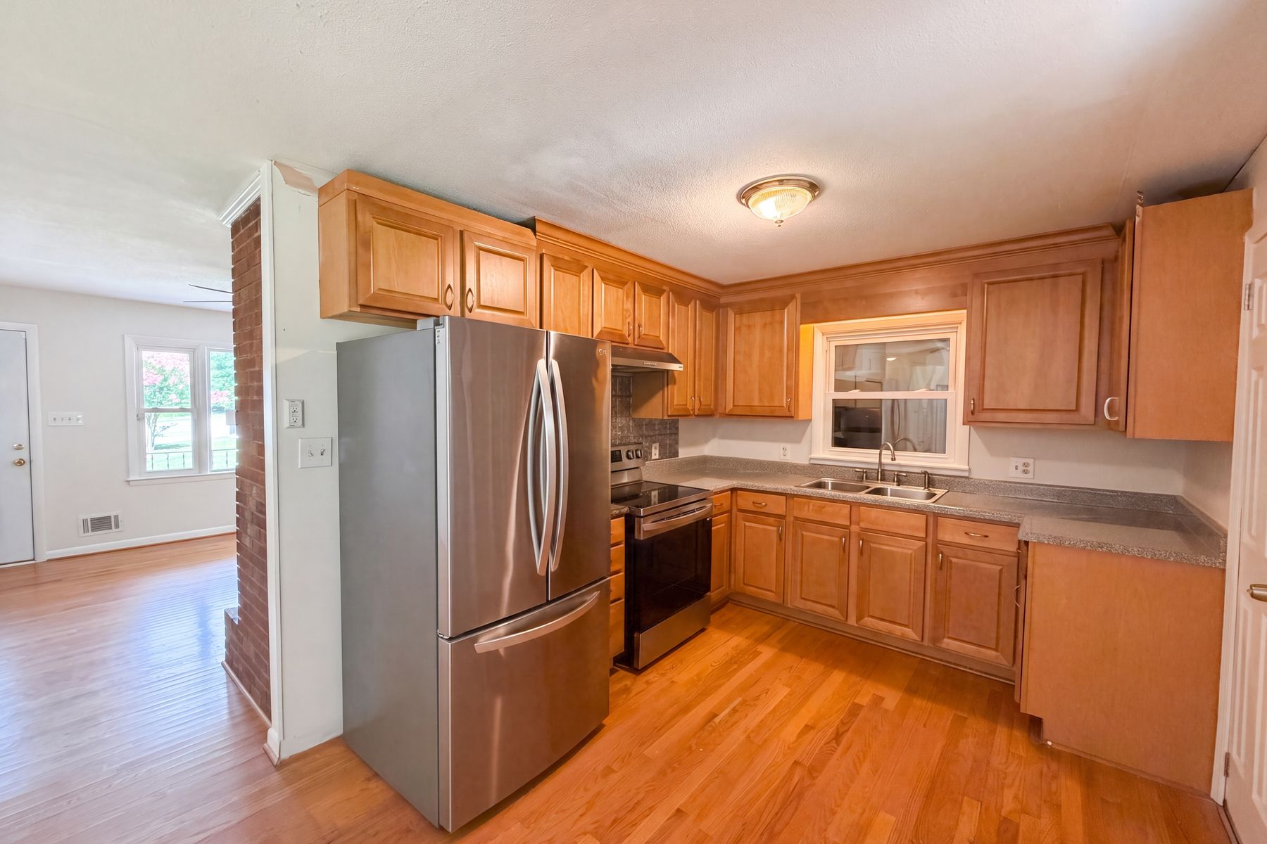 Photo 2 of 17 of 500 Sunnybrook Rd, Raleigh, NC