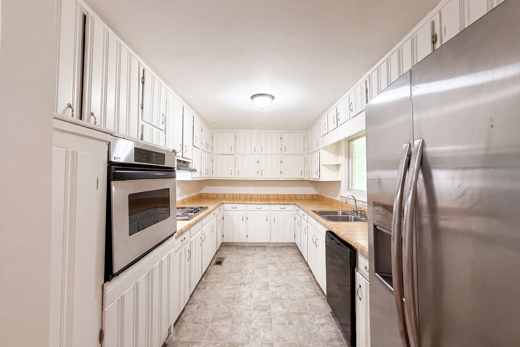 Photo 2 of 24 of 210 Pinewood Ln, Stockbridge, GA