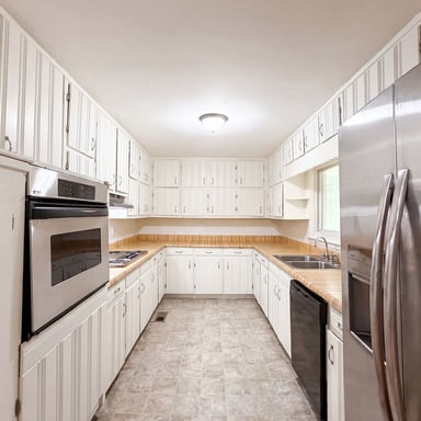 Property photo 2 of 210 Pinewood Ln