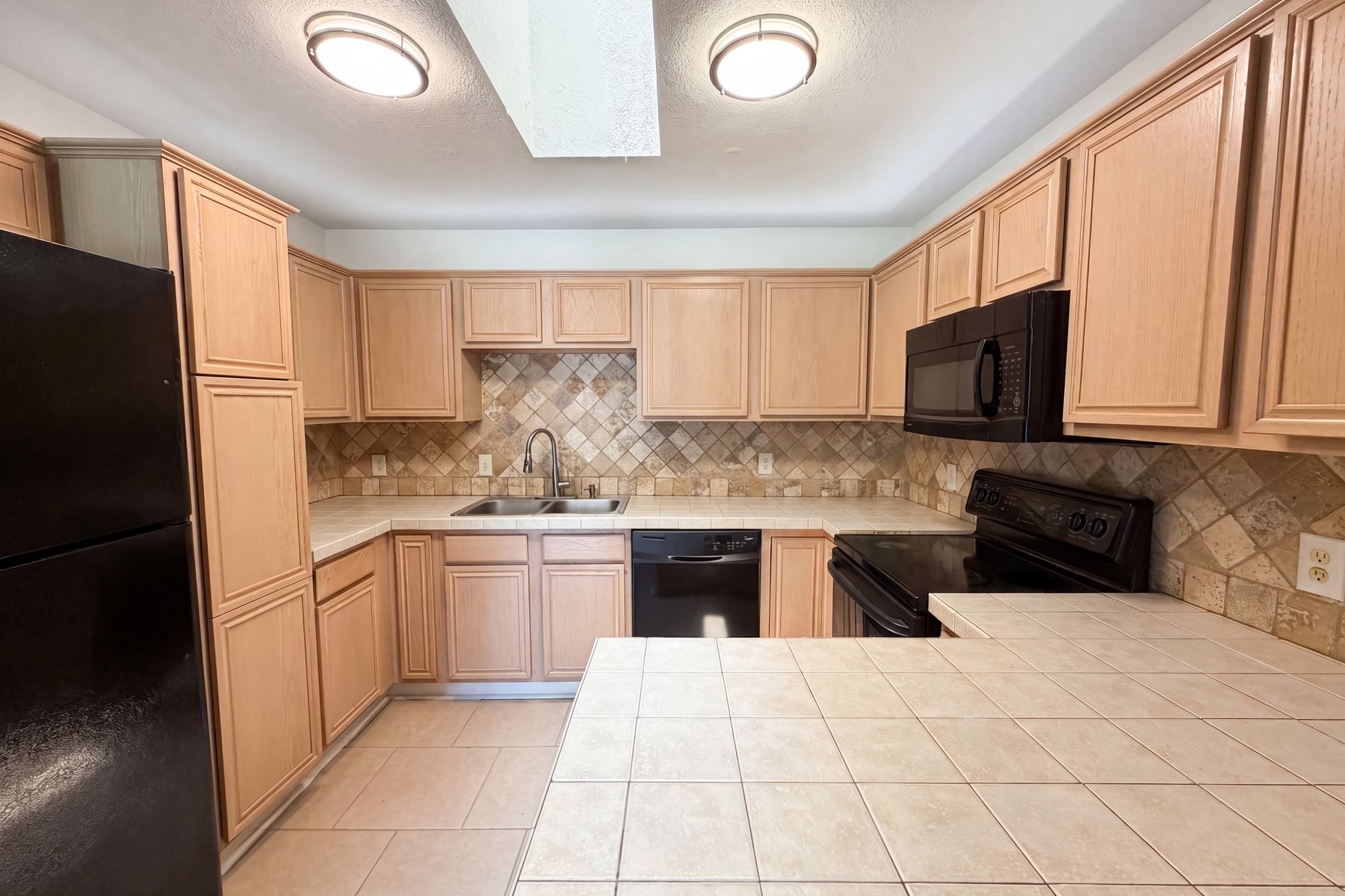 Photo 2 of 17 of 10740 Southern Trace Cir, Flint, TX