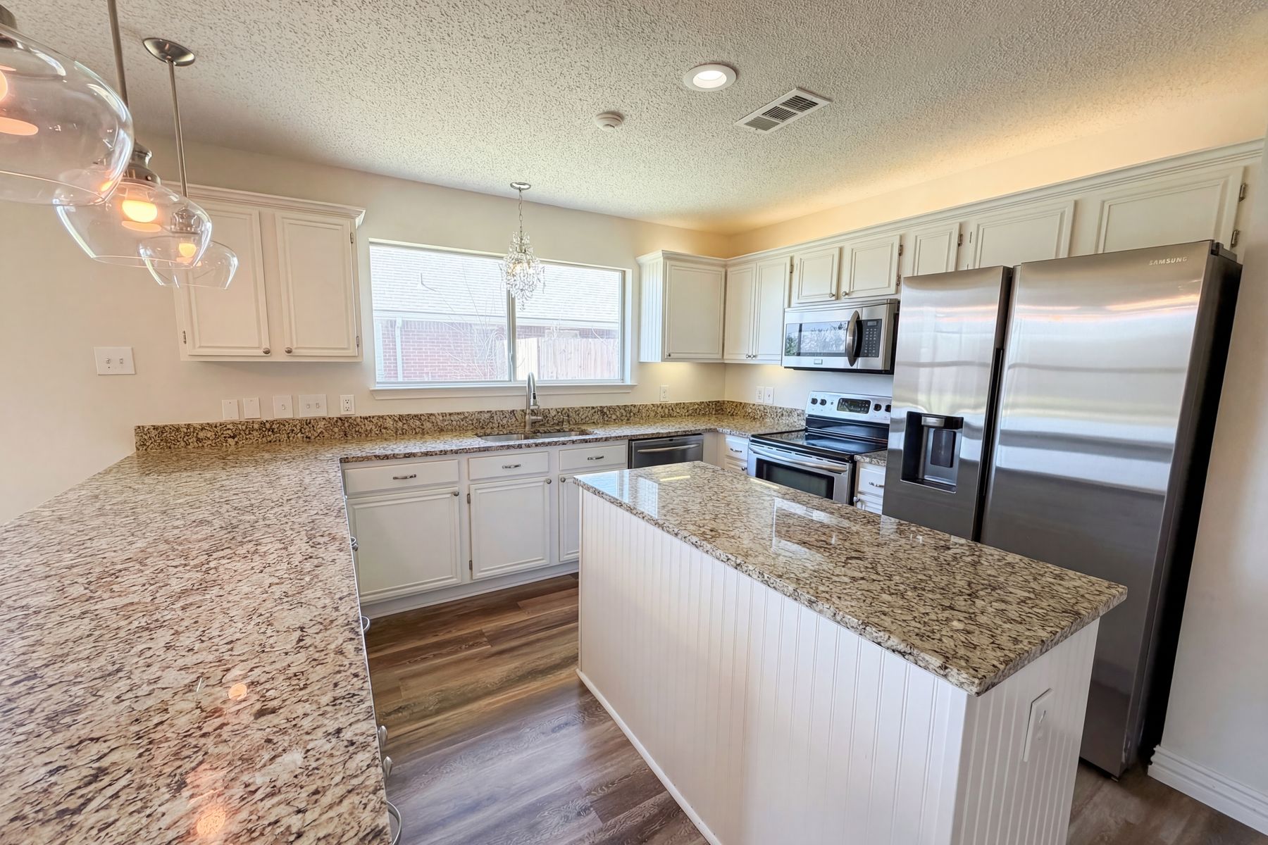 Photo 2 of 30 of 1711 Kennedy Dr, Wylie, TX