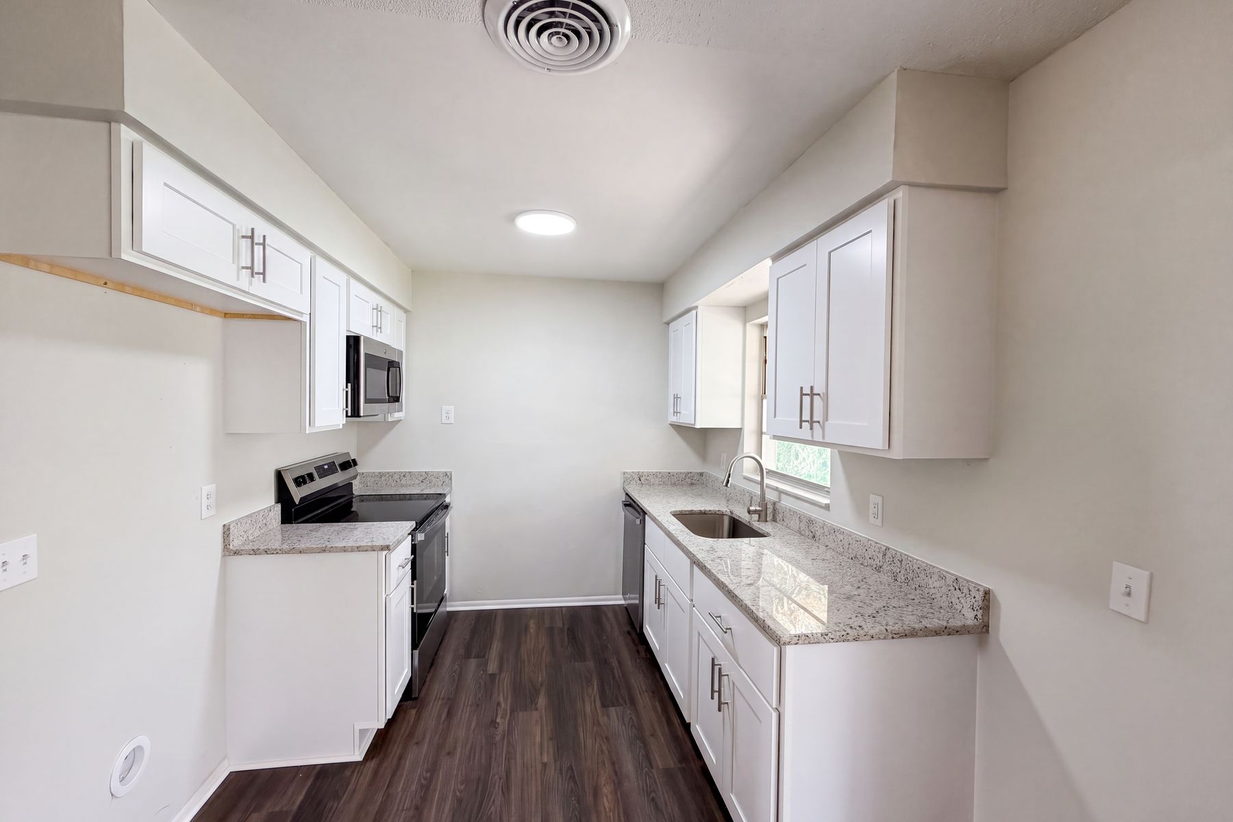 Photo 2 of 28 of 855 Murdock Blvd, Orlando, FL