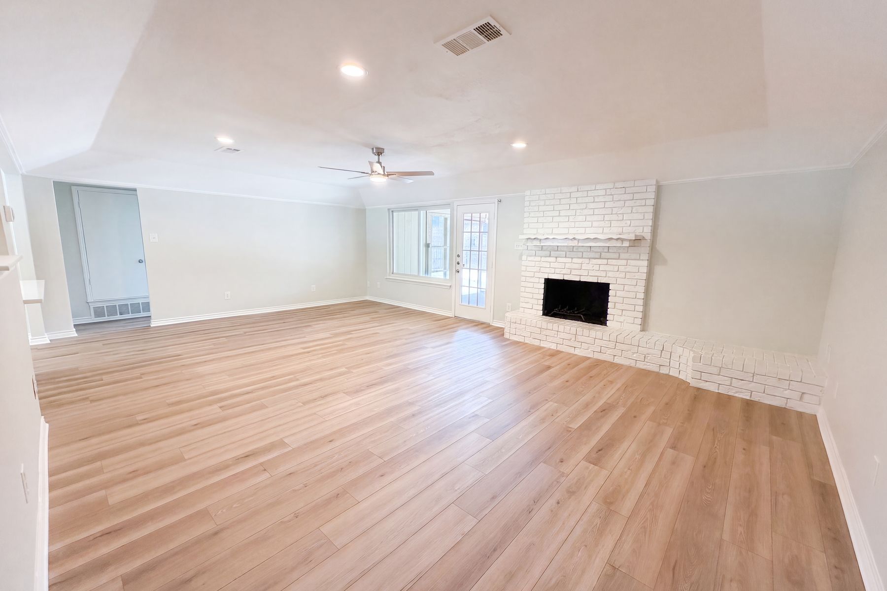 Property photo 3 of 940 Western Trl