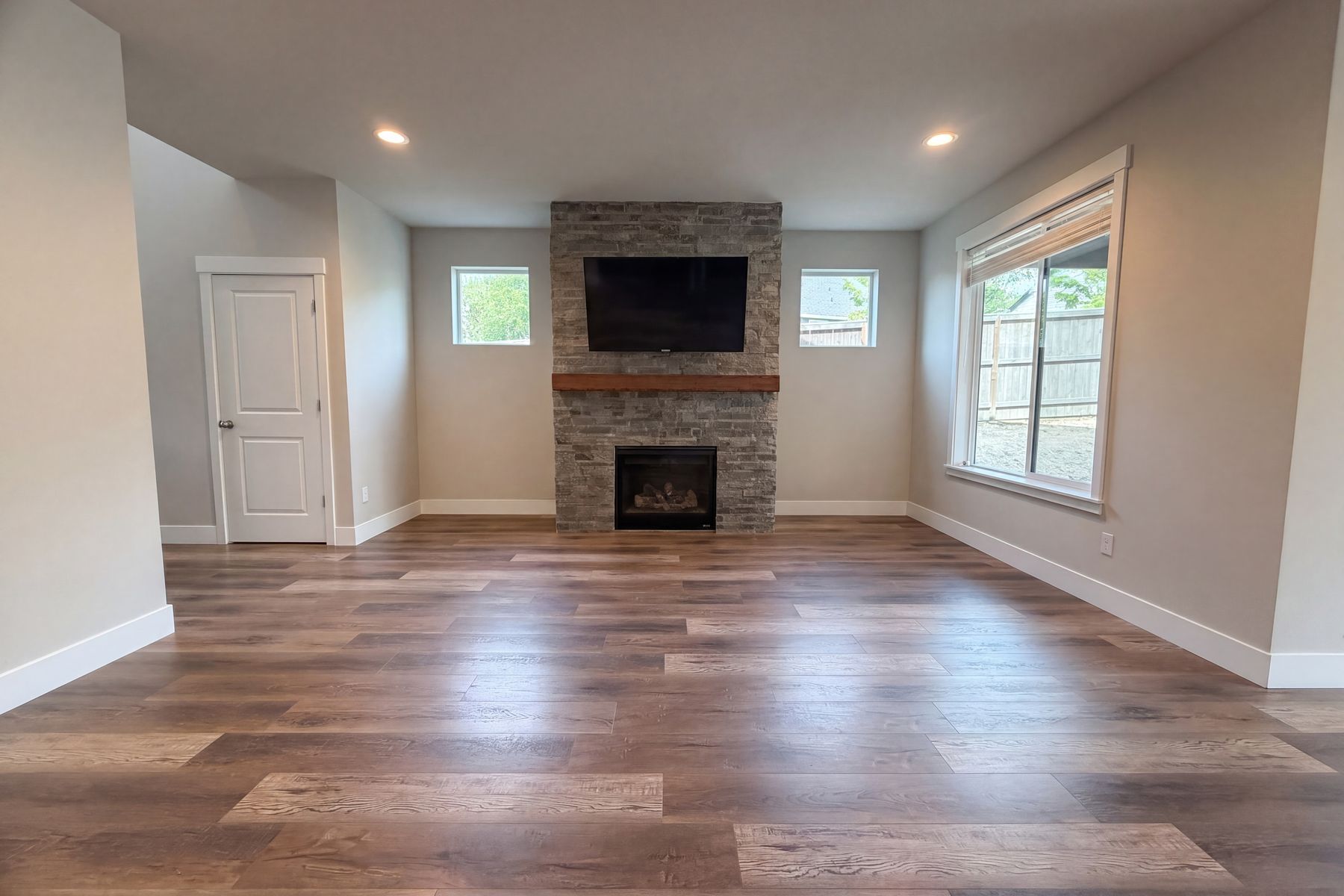 Property photo 3 of 2602 S 11th Ct