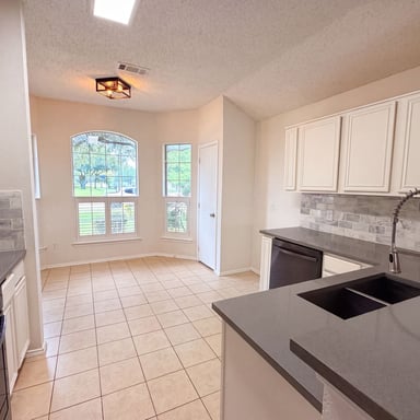 Property photo 3 of 405 Kathy Ln