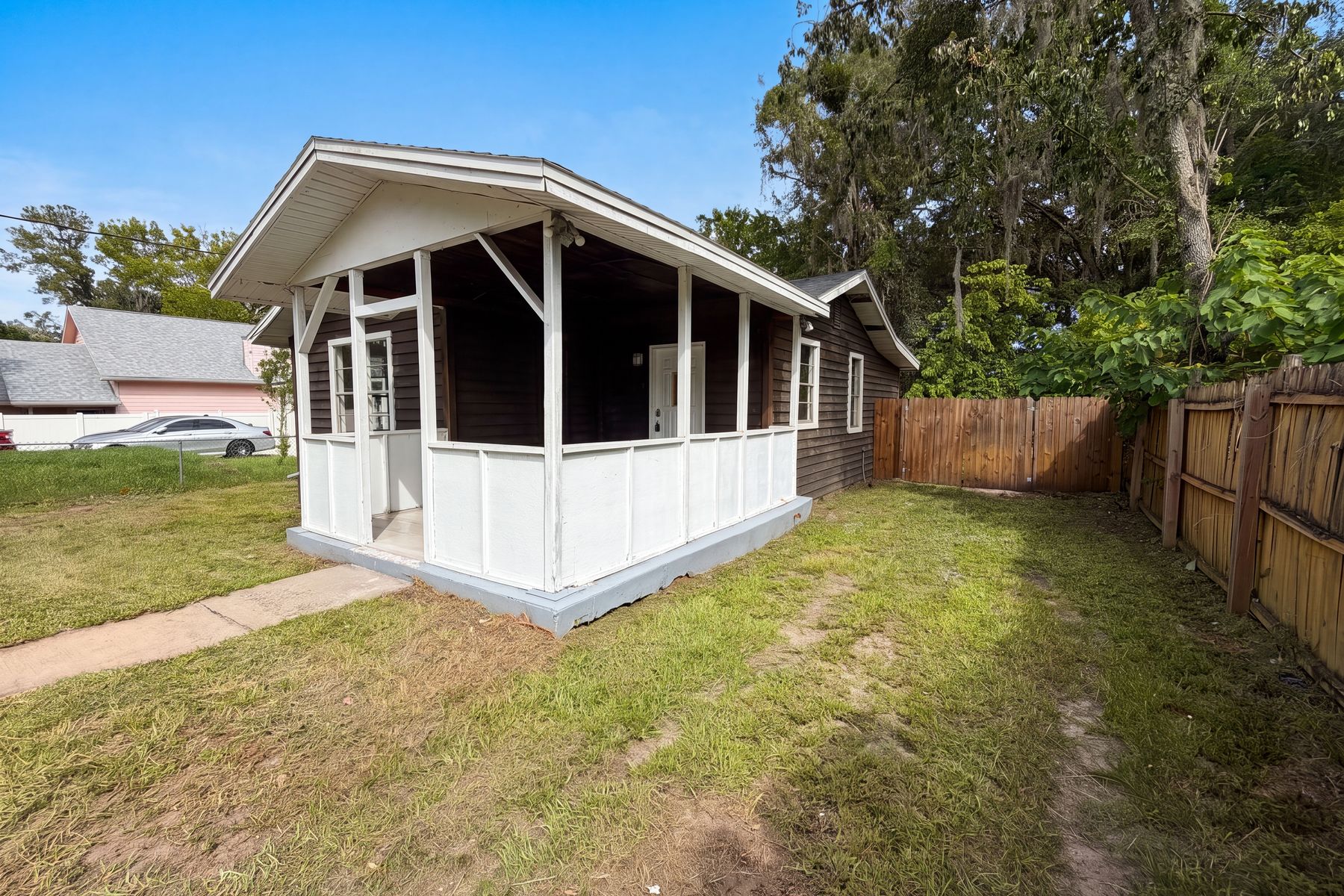 Photo 2 of 21 of 1340 Ottawa Ave, Jacksonville, FL