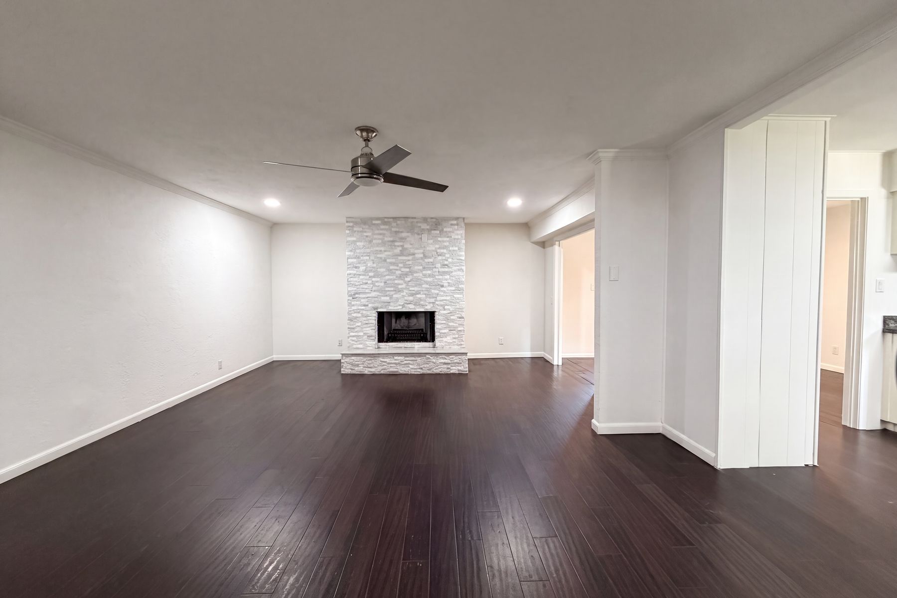 Property photo 3 of 725 Ridgecrest Dr