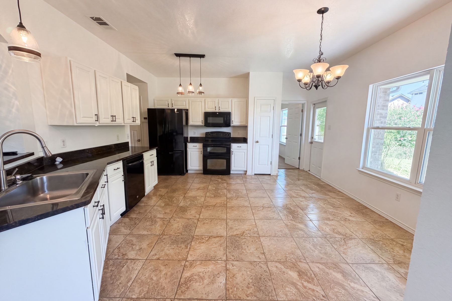 Photo 2 of 19 of 7712 Redbrush, Temple, TX