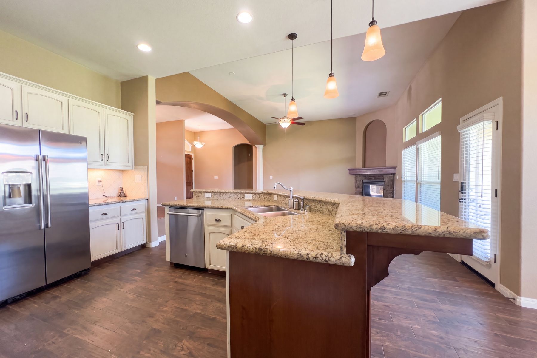 Photo 2 of 35 of 11904 Kenseth St, Bakersfield, CA