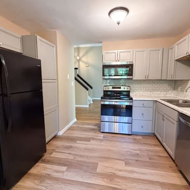 Property photo 2 of 101 Maple Hill Ct