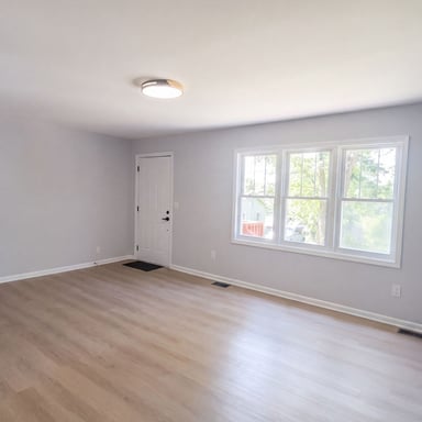 Property photo 3 of 915 Kenham Pl