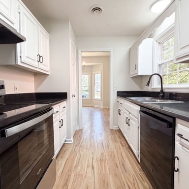 Property photo 2 of 1109 Mary Evelyn Ct