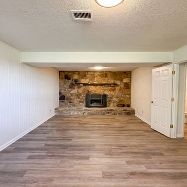 Property photo 3 of 819 Scenic Cir