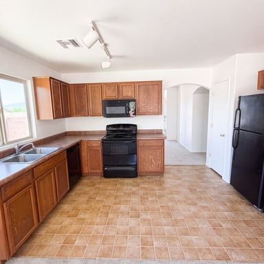 Property photo 2 of 836 W Placita El Cauce Rico