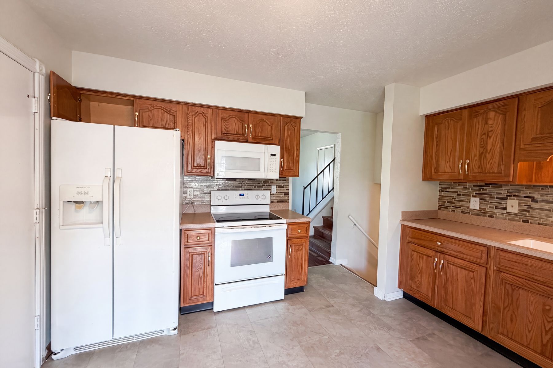 Photo 2 of 20 of 7533 Ardwell Dr, Indianapolis, IN
