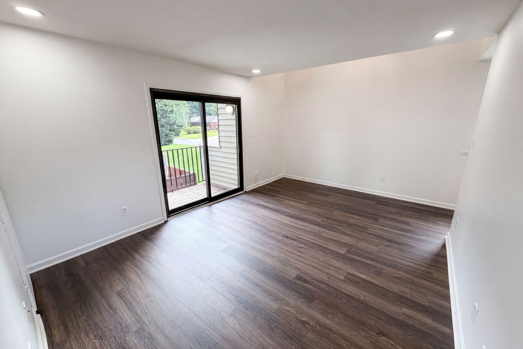 Property photo 3 of 1625 Merry Oaks Rd Apt D