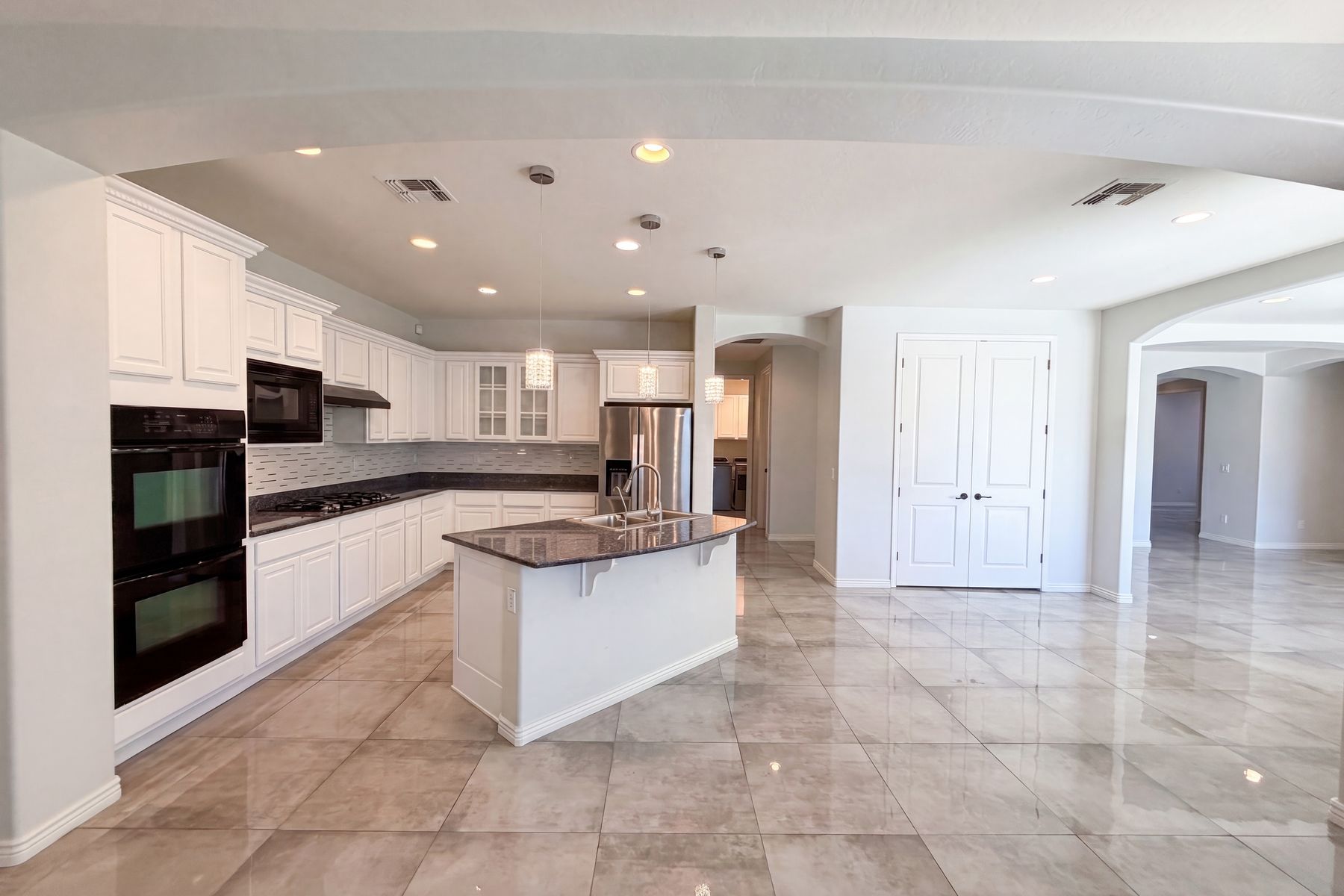 Photo 2 of 35 of 550 S Emerson St, Chandler, AZ
