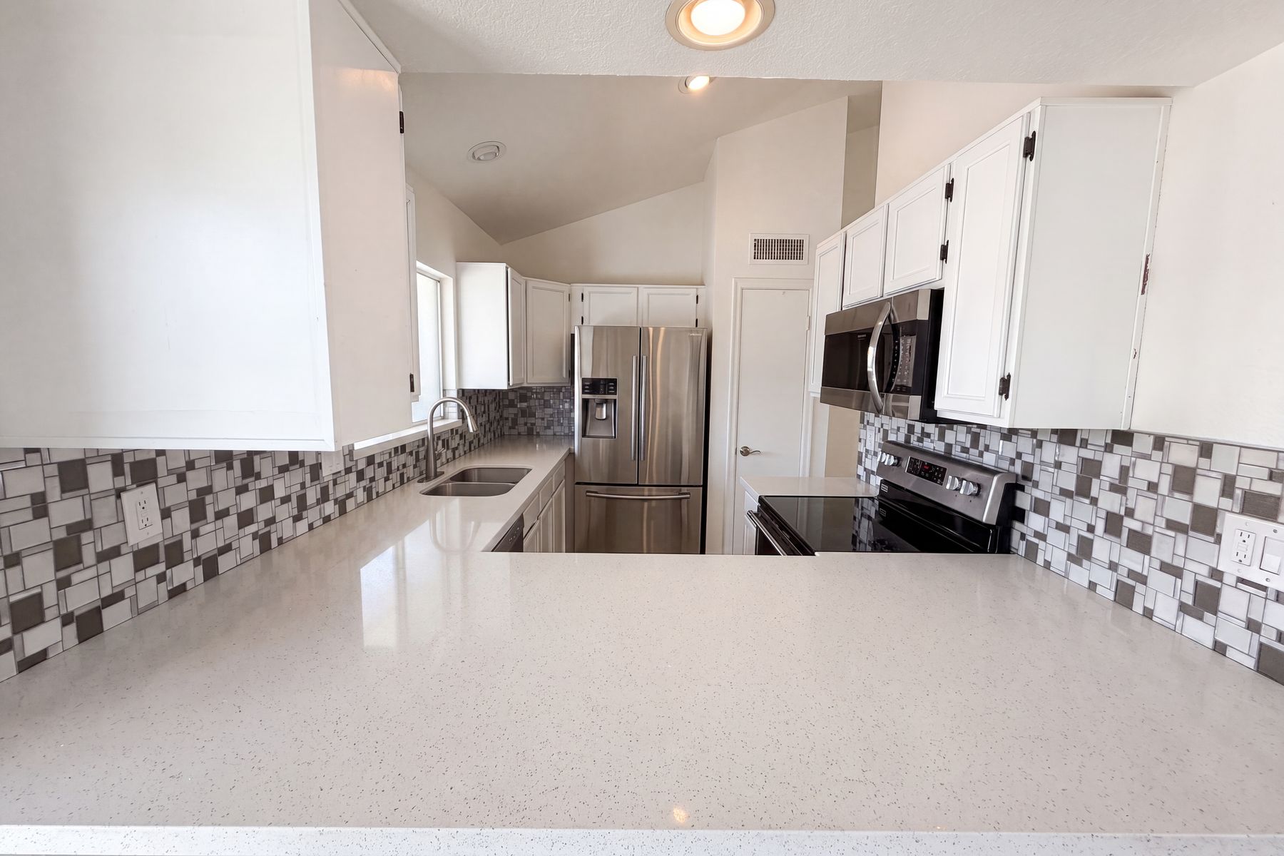 Photo 2 of 22 of 6915 W Cherry Hills Dr, Peoria, AZ