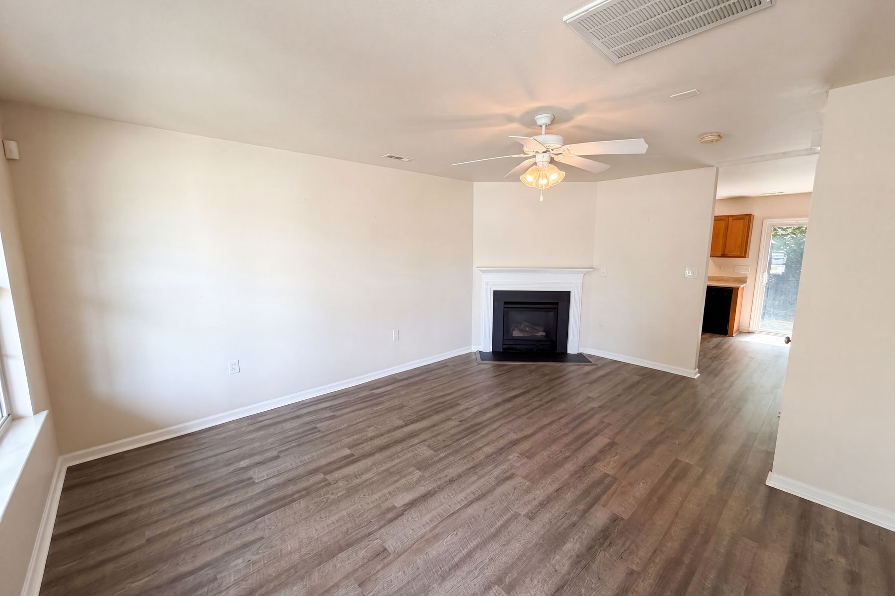Property photo 3 of 1131 Jordans Pond Ln