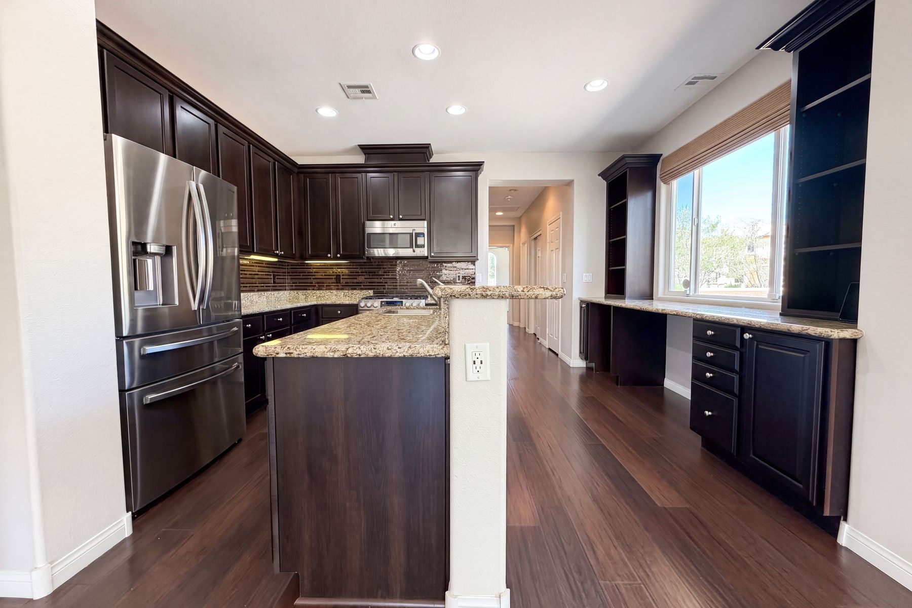 Photo 2 of 21 of 908 Baronet Dr, Las Vegas, NV