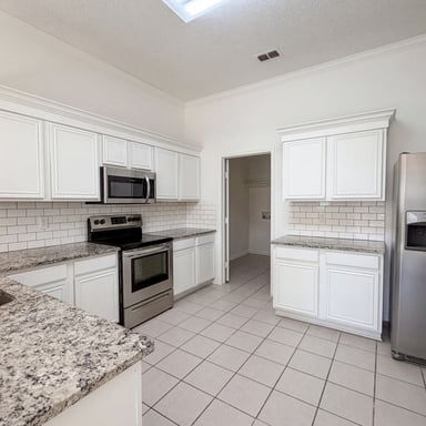 Property photo 2 of 501 W Clover Park Dr