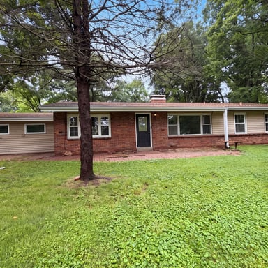Property photo 1 of 925 Woodcrest Ln