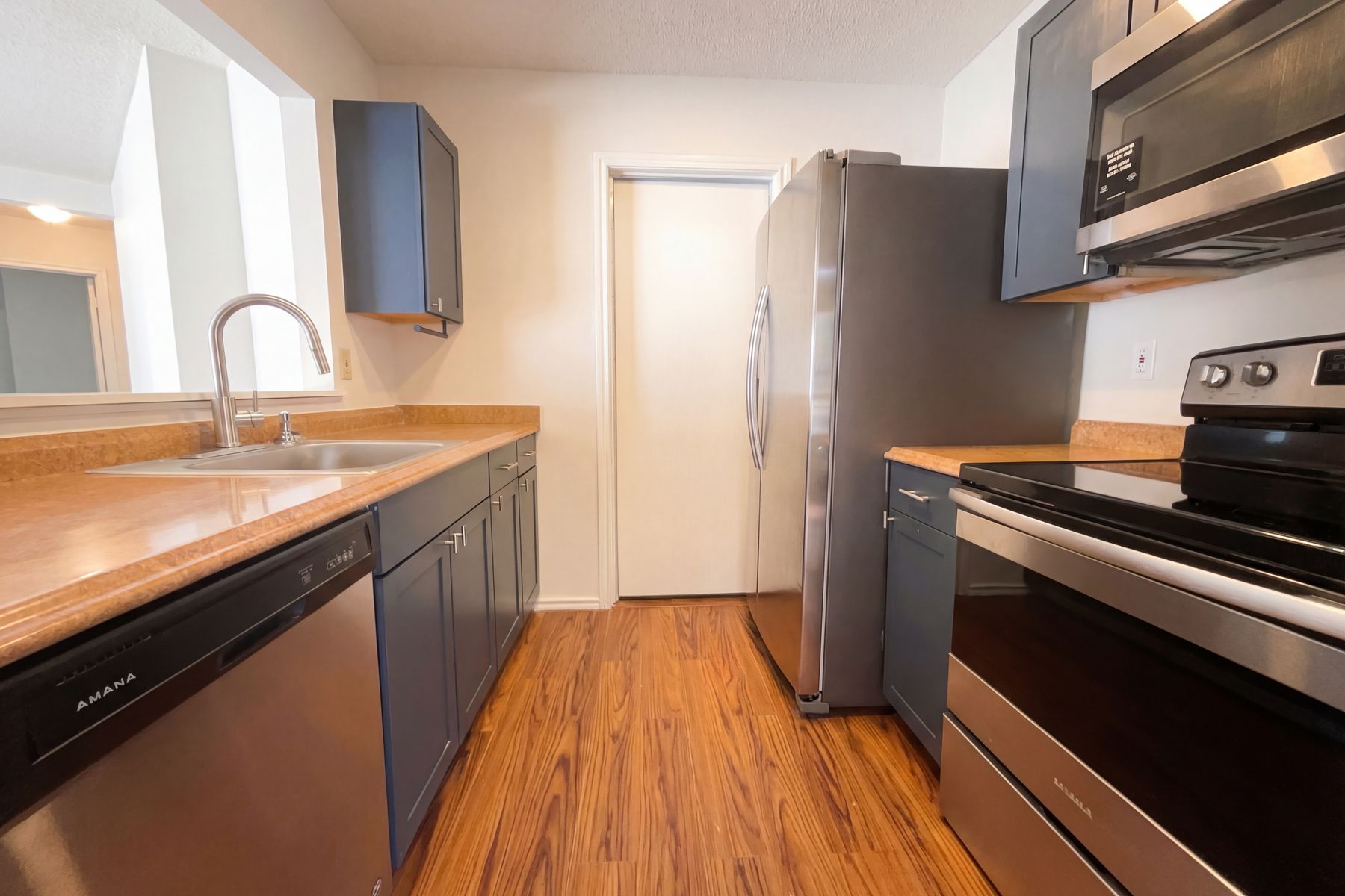 Photo 2 of 16 of 3741 Candlebluff Dr, San Antonio, TX
