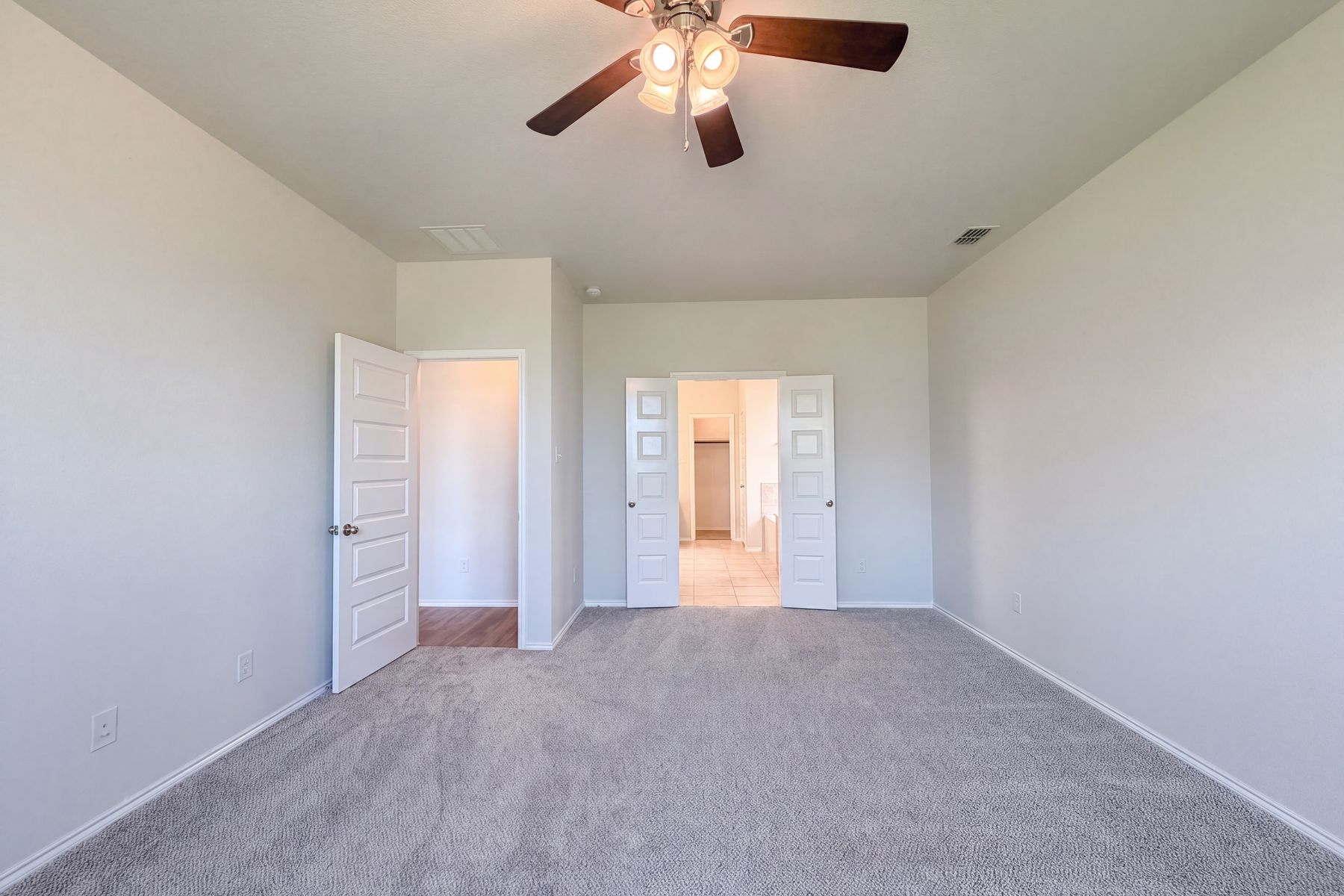 Property photo 3 of 5904 Saddle Pack Dr