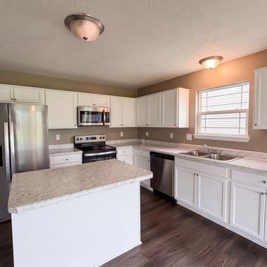 Property photo 2 of 8196 Alyssum Dr