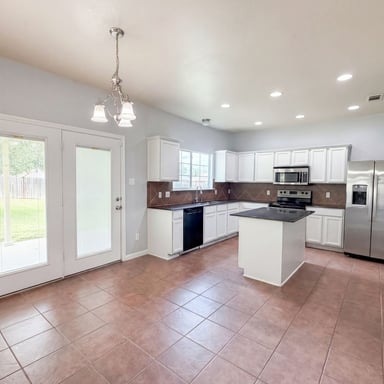 Property photo 2 of 313 Crowfoot Dr