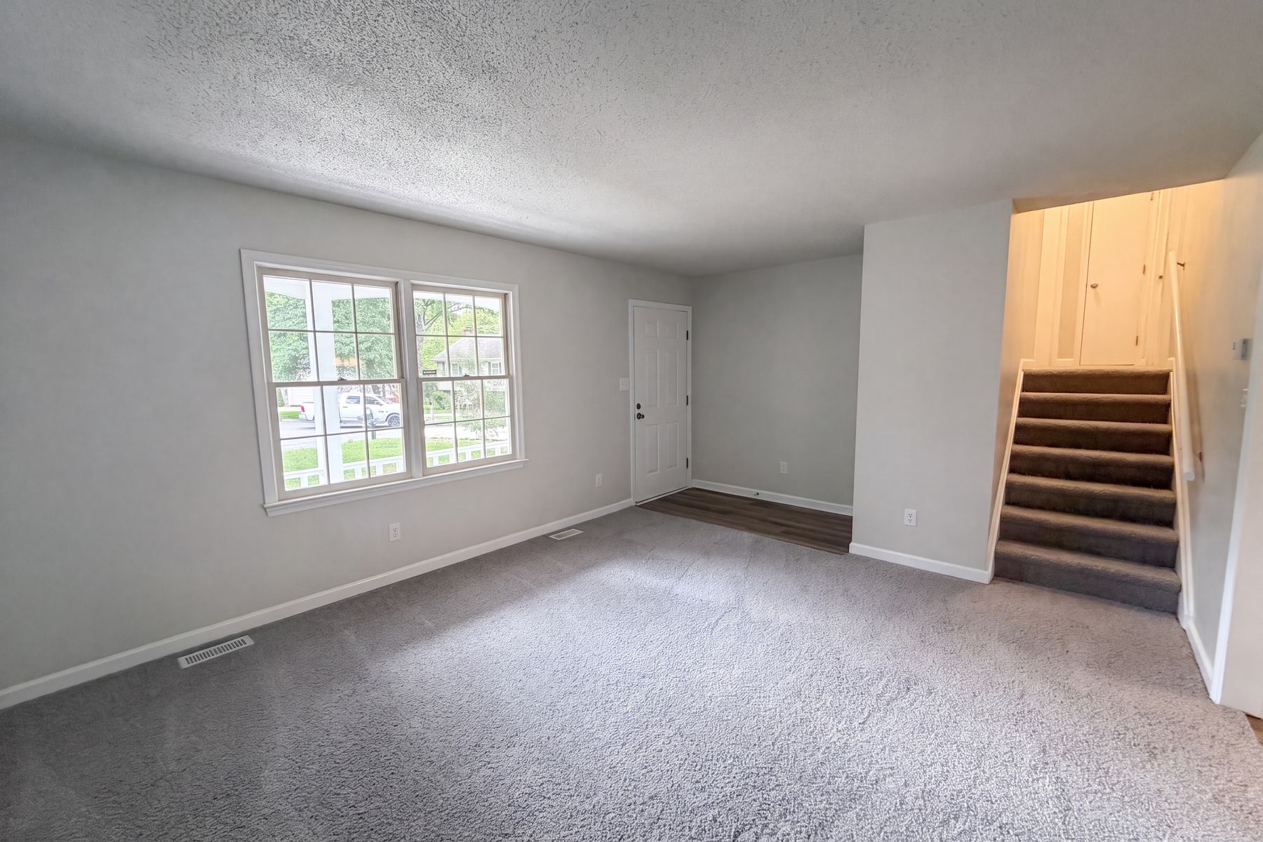 Property photo 3 of 11 Chanter Ct
