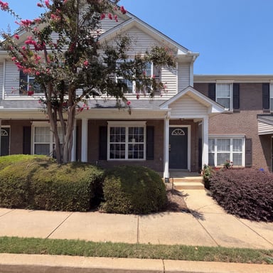 Property photo 1 of 615 Graythorn Ln