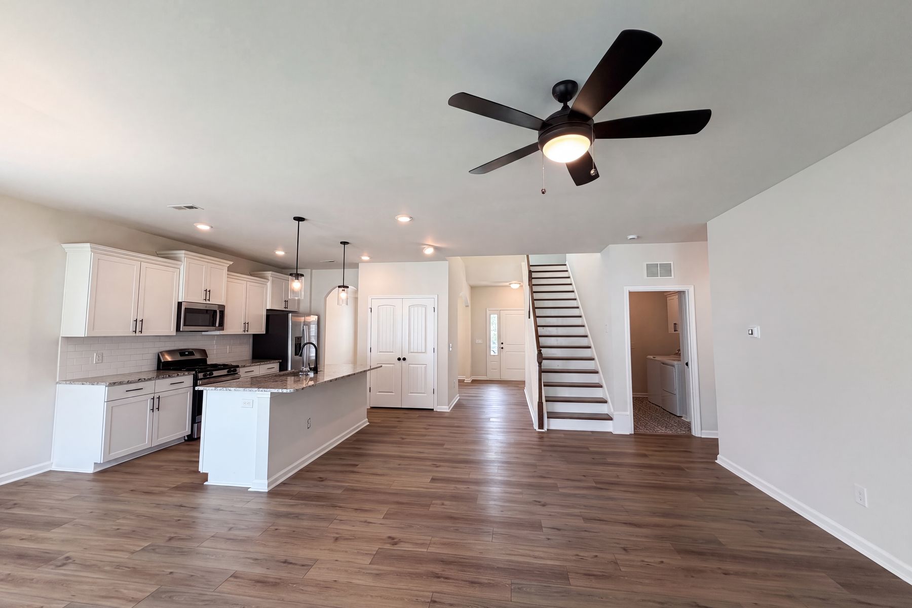 Property photo 3 of 7463 Buckview Ct
