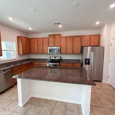 Property photo 2 of 811 Maple Leaf Loop