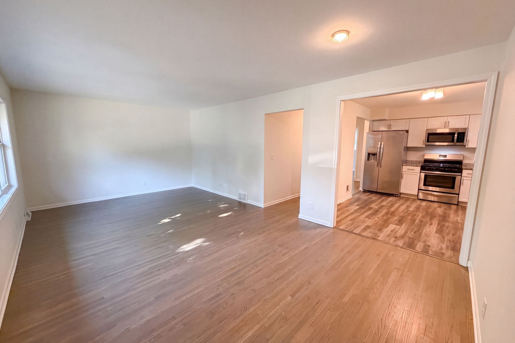 Property photo 3 of 4423 Tyler St NE