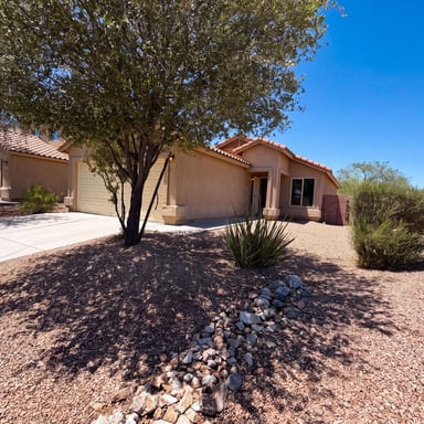 Property photo 1 of 836 W Placita El Cauce Rico