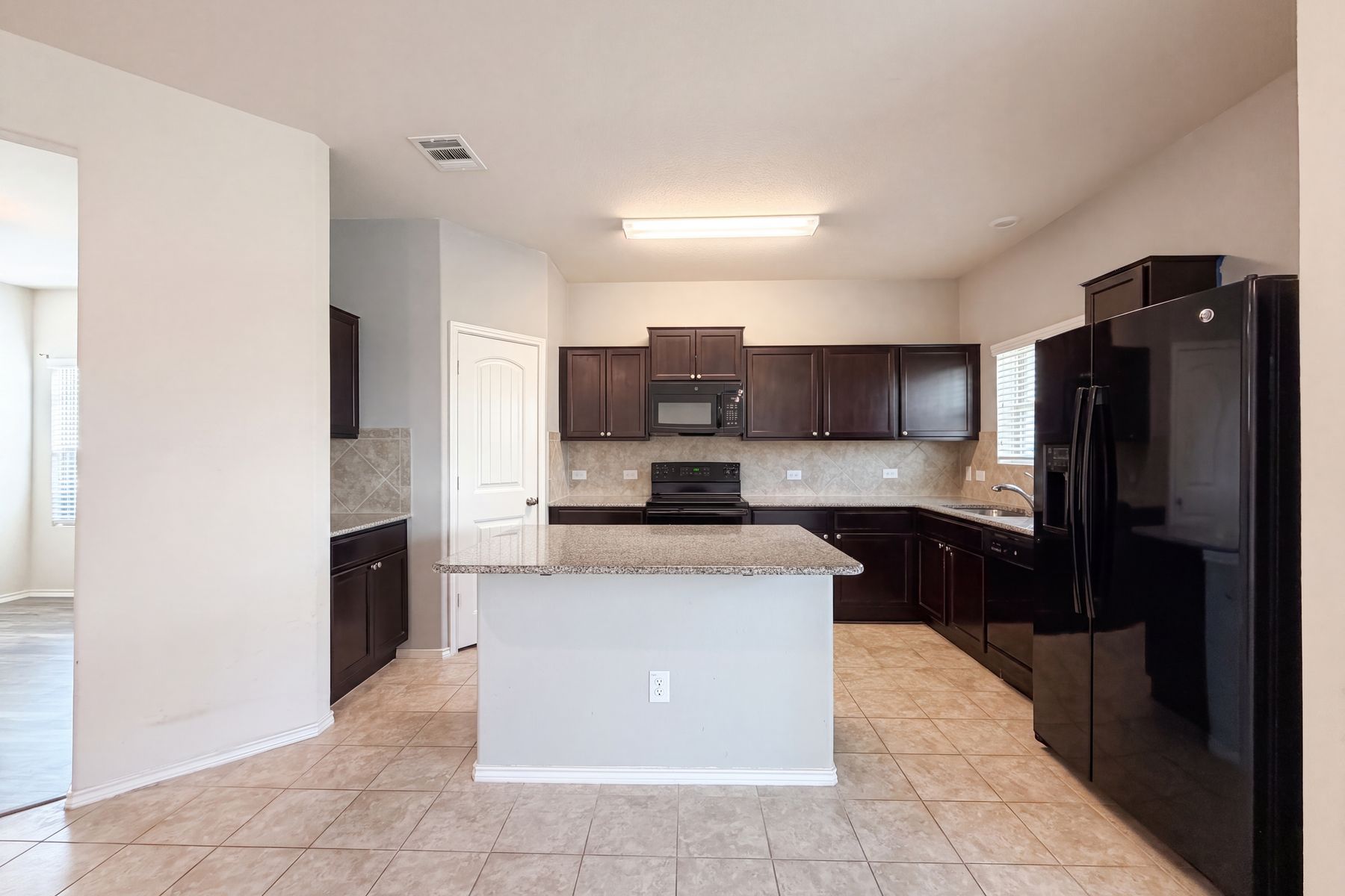 Photo 2 of 18 of 276 Circle Way, Jarrell, TX