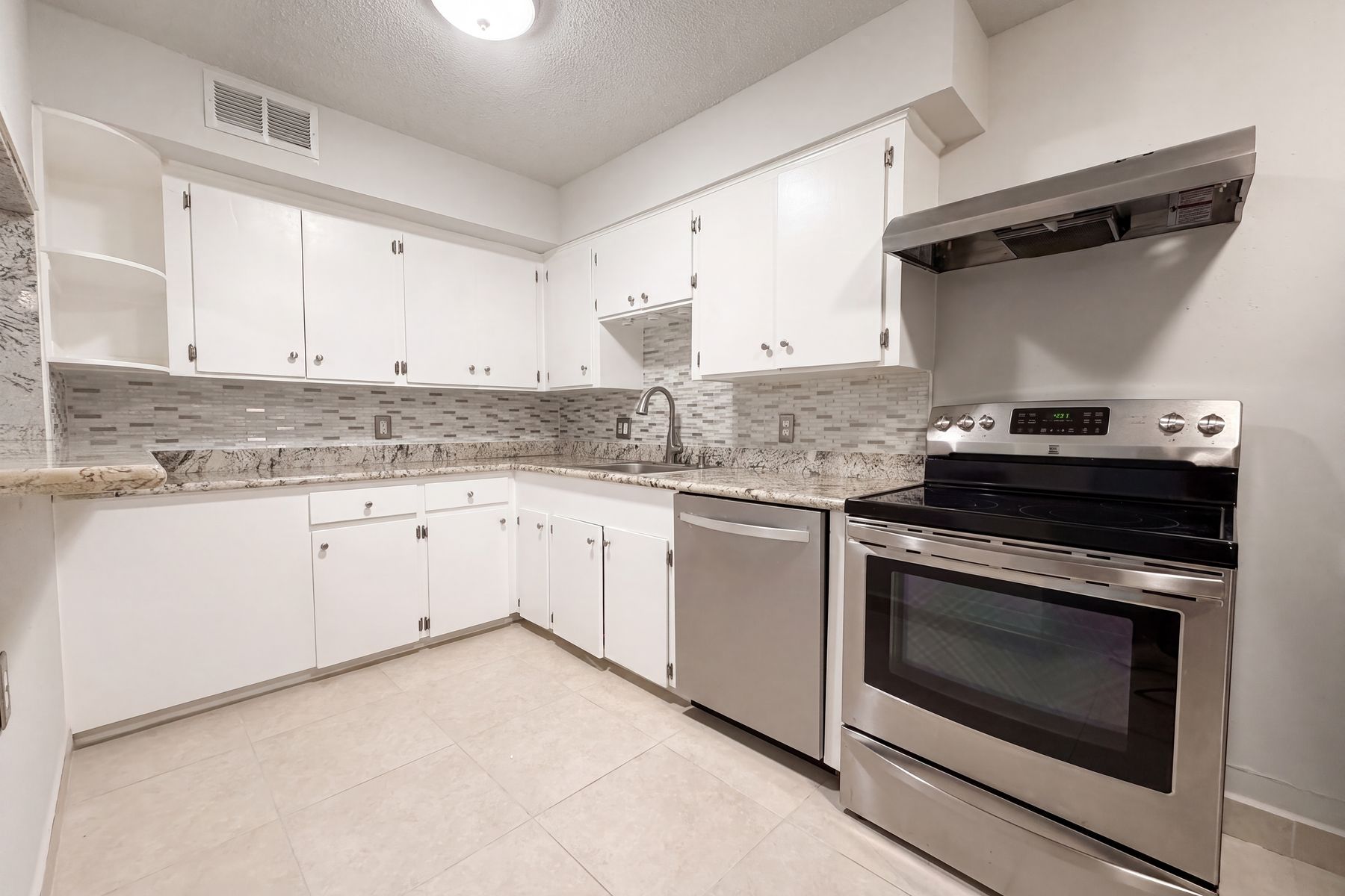 Photo 2 of 18 of 2503 McCue Rd, Houston, TX