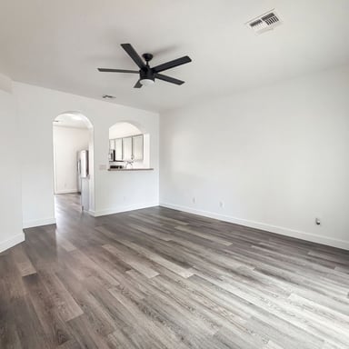 Property photo 3 of 3127 S Eugene