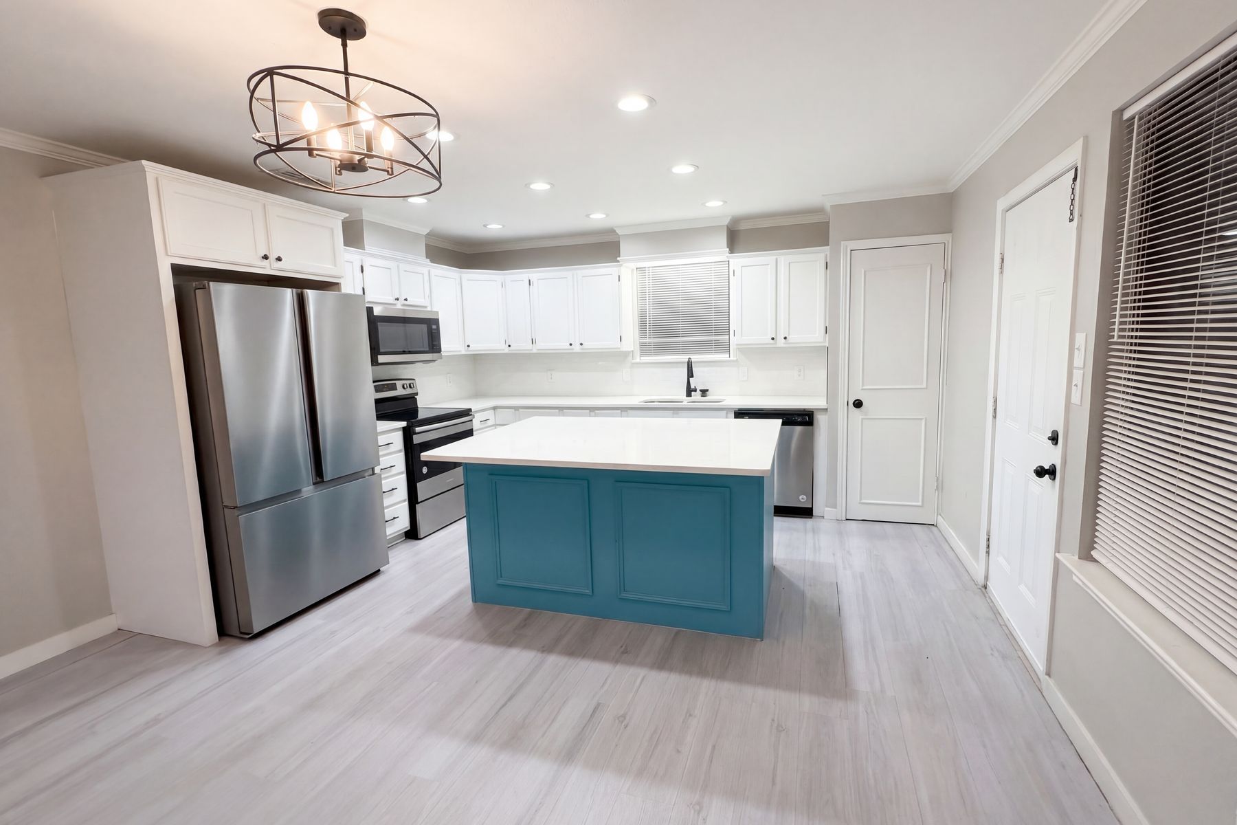 Photo 2 of 18 of 13214 Deepwater Cir, Corpus Christi, TX