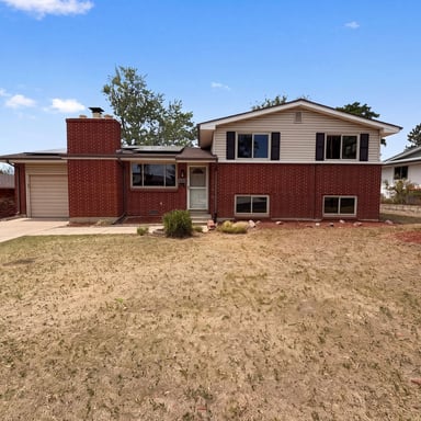 Property photo 1 of 885 W 7th Avenue Dr