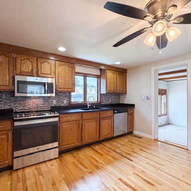 Property photo 2 of 4 MacArthur Cir