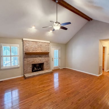 Property photo 3 of 8400 Chestnut Oak Ct