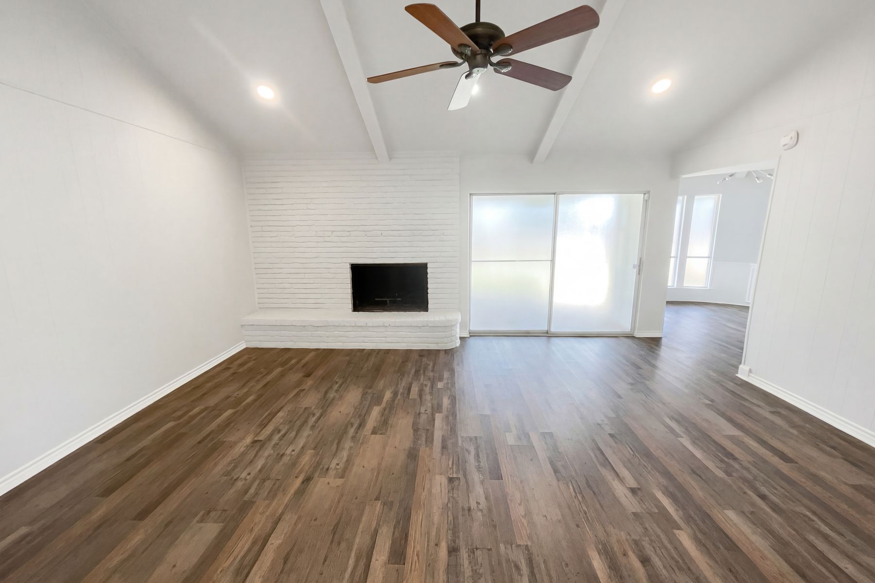 Property photo 3 of 2800 N Surrey Dr